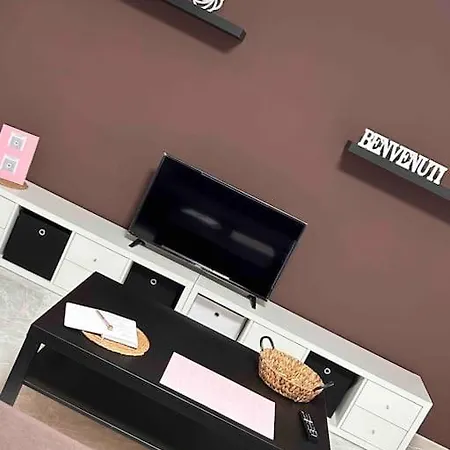 Pink House: Intero アパート ヴォッラ