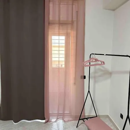 Pink House: Intero アパート