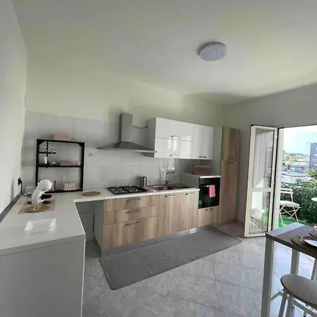 Pink House: Intero アパート